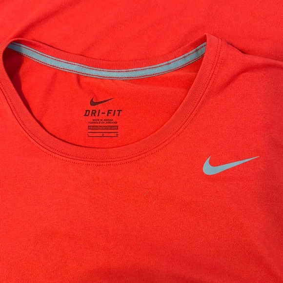 Red Nike Dri-Fit Size L - Picture 2 of 3